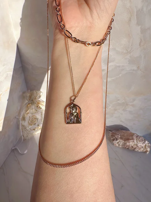XUPING JEWELRY Колье-чокер с тройной цепочкой и подвеской-иконкой, желтый, фото 6